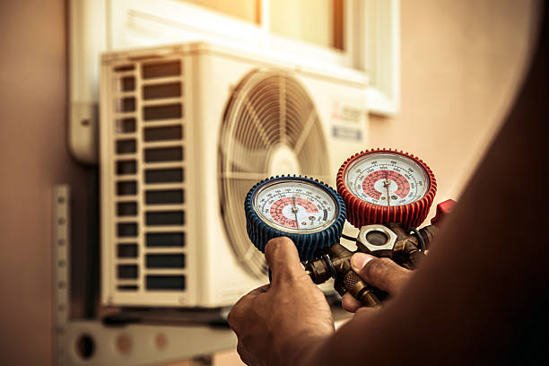 Professional Hvac technician working in Greendale, WI